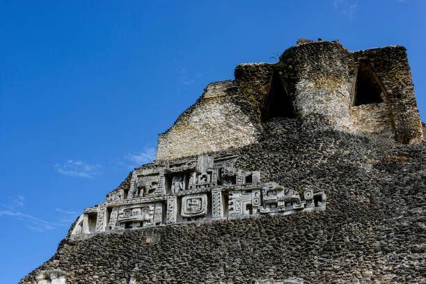 археологические памятники майя сюнаньтунича - cayo district old traditional culture famous place стоковые фото и изображения