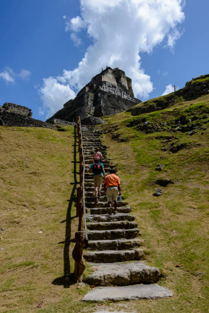 археологические памятники майя сюнаньтунича - cayo district old traditional culture famous place стоковые фото и изображения