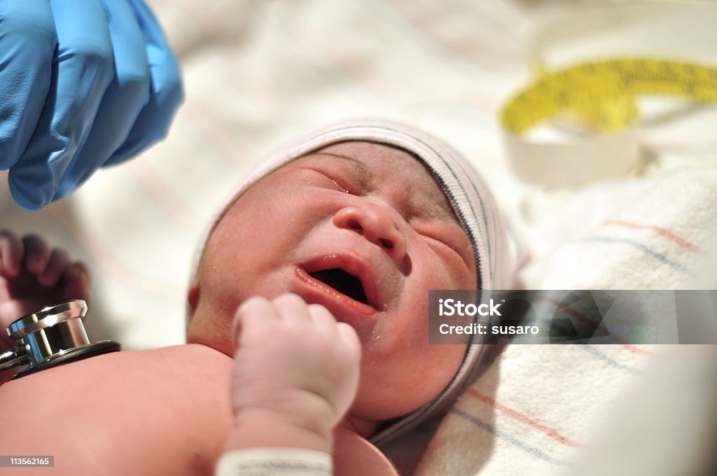 Neugeborenes baby weint - Lizenzfrei 0-11 Monate Stock-Foto