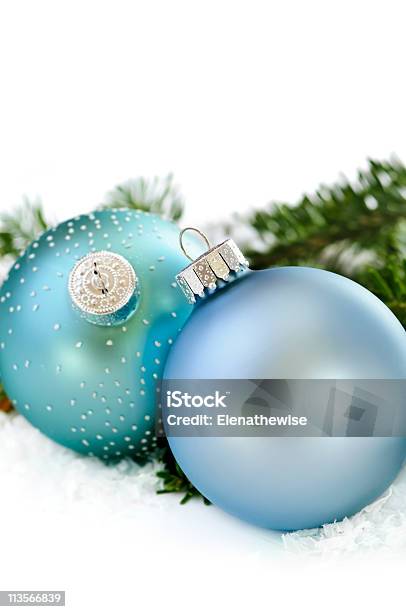 Foto de Enfeites Natal e mais fotos de stock de Azul - Azul, Bola de Árvore de Natal, Branco