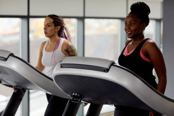istock Curvy Women In The Gym 1135683787