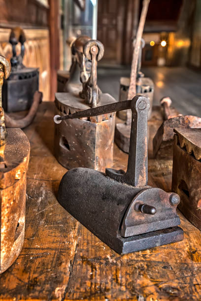 iron - old fashioned domestic kitchen old close up imagens e fotografias de stock