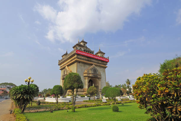istock arch of triumph 1135707982