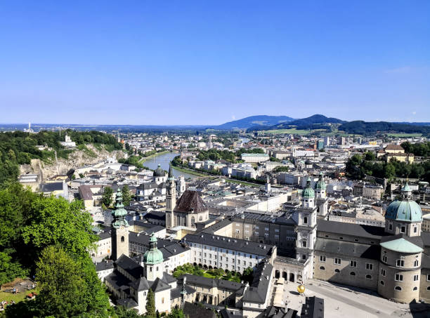 widok od salzburga z zamku - cityscape urban scene high angle view road zdjęcia i obrazy z banku zdjęć