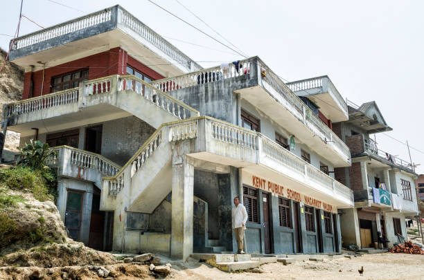 kent public school w wiosce nagarkot dla dzieci w trudnej sytuacji, nepal. - underprivileged zdjęcia i obrazy z banku zdjęć