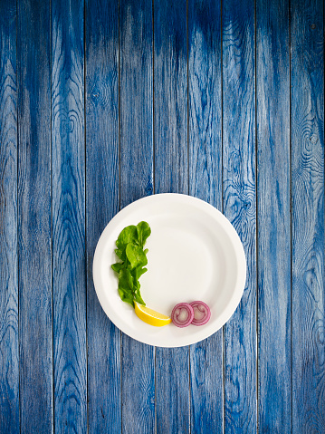 empty plate on table with garnish