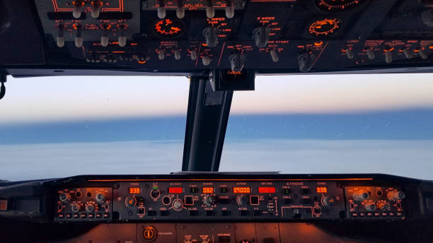 vista do céu do boeing 737-800 cockpit de aeronaves - vista da cabina - fotografias e filmes do acervo