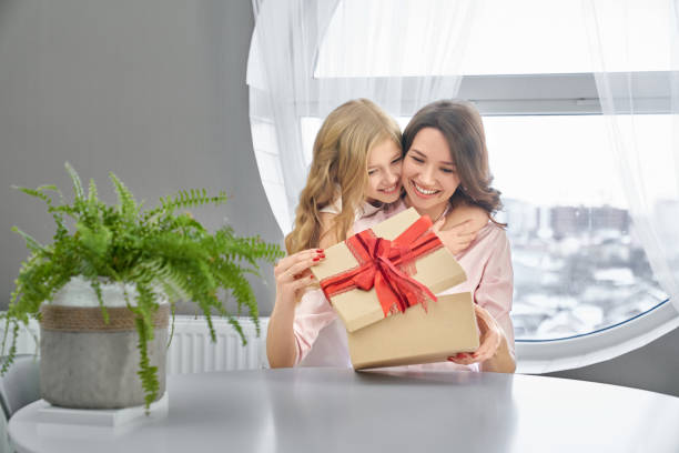 daughter and mother hugging and smilling. - mother gift imagens e fotografias de stock