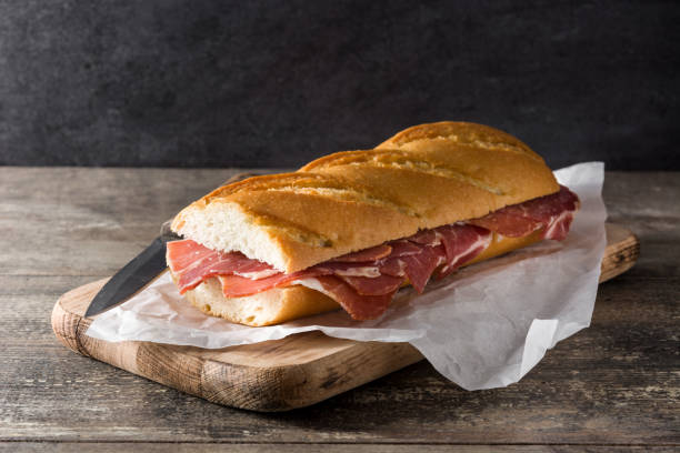 panino al prosciutto serrano - sandwich delicatessen bread gourmet foto e immagini stock