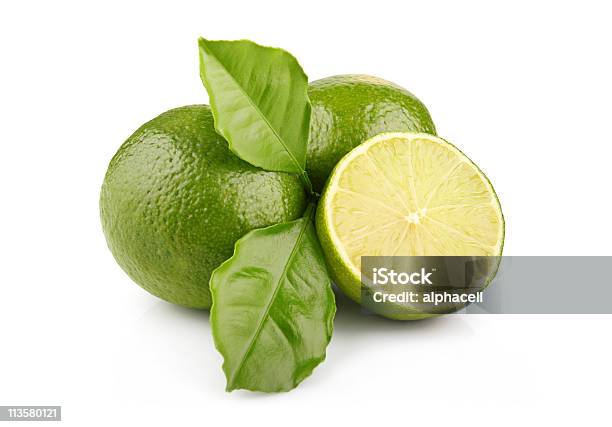 Tomates Lima Frutas Com Folhas Verdes Isolado - Fotografias de stock e mais imagens de Bebida - Bebida, Casca de fruta, Cheio