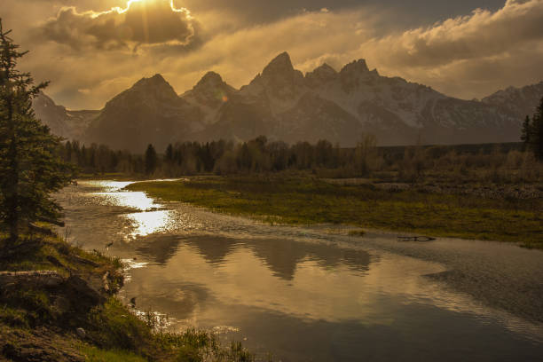 istock Sunset over Snake river, Grand Teton National Park 1135807918