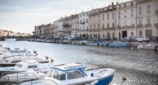 セッテ、フランスの市内中心部のマリーナの眺め - port of venice ストックフォトと画像