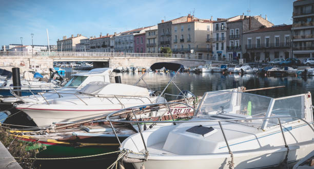 セッテ、フランスの市内中心部のマリーナの眺め - port of venice ストックフォトと画像