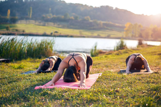 istock Women doing yoga on the lake 1135825534