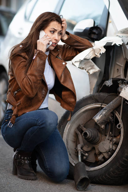 istock Can you pick me up, I had car accident? 1135829249