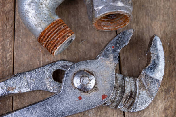 istock Hydraulic wrench and steel pipes on a workshop table. Minor mechanical work. Light background. 1135831986