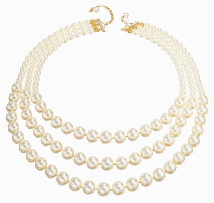 Cadena de perlas abertura sobre blanco photo