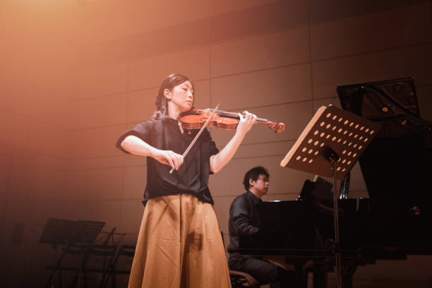 musicians playing violin and piano at classical music concert - violin women violinist music imagens e fotografias de stock