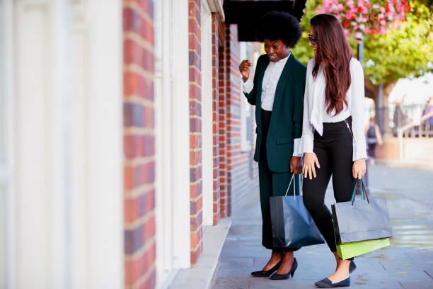 istock Girl’s Day Out at London’s Shopping District 1135877992
