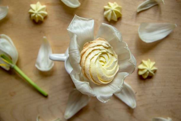 istock lemon meringue in a tulip 1135908267