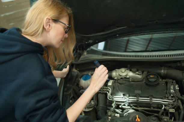 istock Mechanic Woman 1135929419