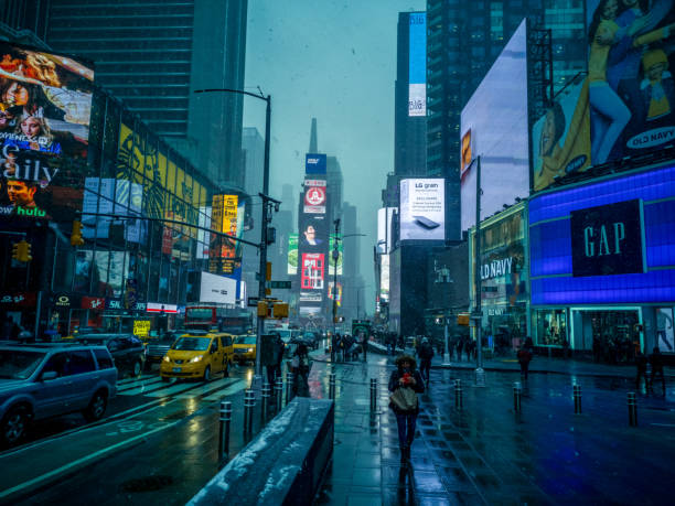 istock Snow Fall In New York City 1135931806