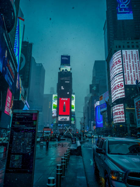 istock Snow Fall In New York City 1135931897