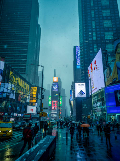 istock Snow Fall In New York City 1135931959