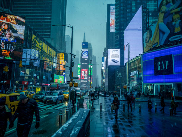 istock Snow Fall In New York City 1135931961