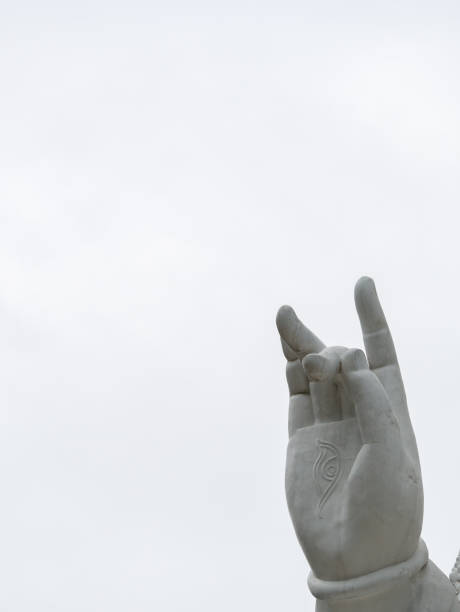 mano della pace di guanyin - guan yin foto e immagini stock