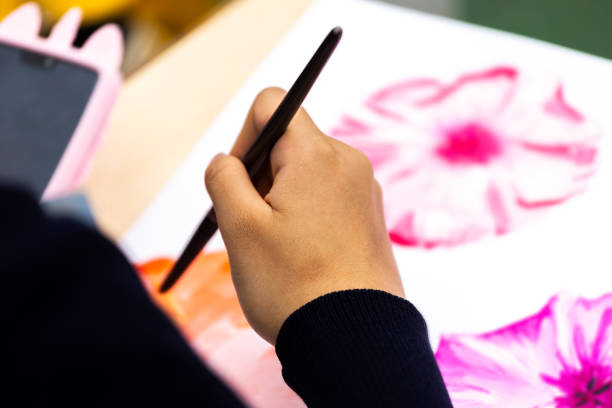 istock painting courses. student drawing at the park 1135974754