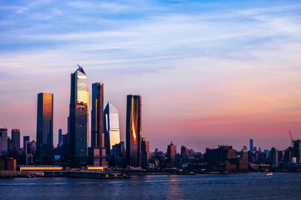 istock Manhattan sunset, New York City 1135978292