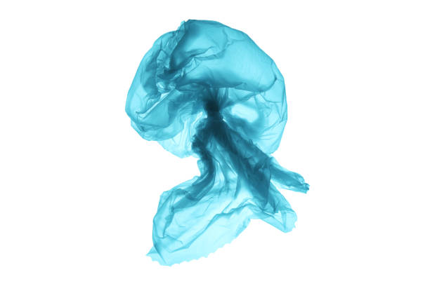 basura plástica en los océanos del planeta. medusa azul océano de una bolsa de plástico. la destrucción del ecosistema. aislado sobre fondo blanco - jellyfish sea green underwater fotografías e imágenes de stock