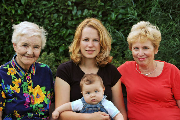 rodzina z czterema pokoleniami kobiet - 4719 zdjęcia i obrazy z banku zdjęć