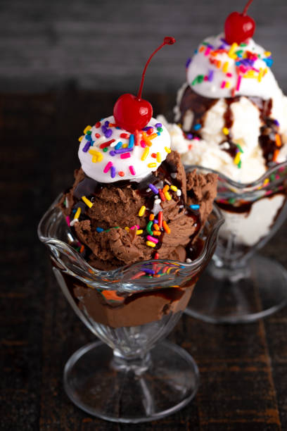 istock Chocolate and Vanilla Ice Cream Sundaes in Classic Glass Bowls 1136005449