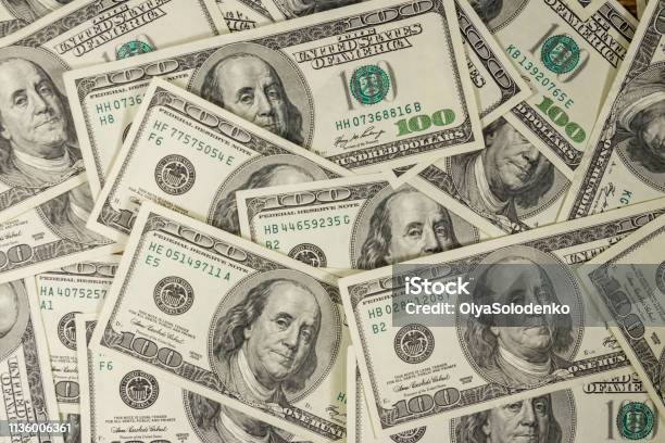 Antecedentes De Los Billetes De 100 Dólares Foto de stock y más banco de  imágenes de Billete de dólar estadounidense - Billete de dólar  estadounidense, Dinero, Billete de cien dólares estadounidenses - iStock