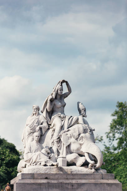 istock Asia scultures on Albert Memorial 1136010256