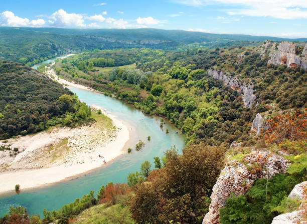 canyon di gardon.francia. - gard foto e immagini stock