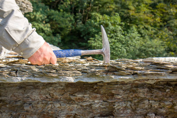 Gelogical hammer in the hand