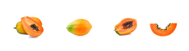 papaia isolata su sfondo bianco - papaya foto e immagini stock