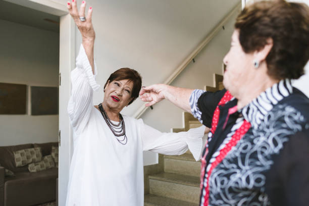 istock Receiving senior friends at home 1136043593