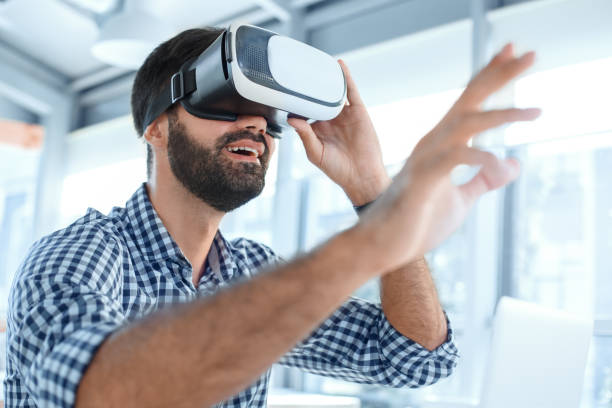 istock Business man using virtual reality headset in the office 1136056191