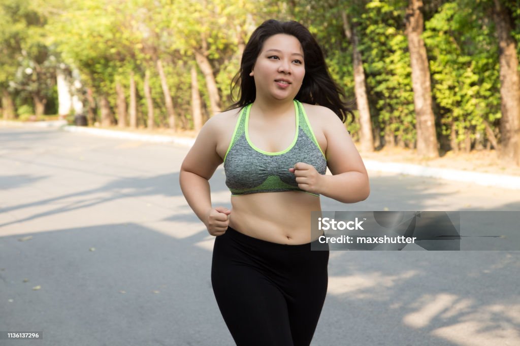 공원 체중 감소 개념에 있는 뚱뚱한 여자 달리기 운동 미소 얼굴 과체중에 대한 스톡 사진 및 기타 이미지 - 과체중, 십대 소녀, 운동  - iStock 공원 체중 감소 개념에 있는 뚱뚱한 여자 달리기 운동 미소 얼굴 과체중에 대한 스톡 사진 및 기타 이미지 - 과체중, 십대 소녀, 운동  - Istock