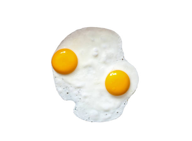 uovo fritto con tuorlo giallo isolato su sfondo bianco - two eggs foto e immagini stock