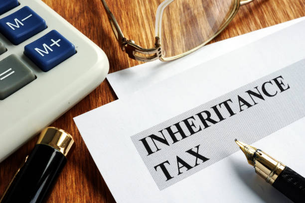 форма заявления о налоге на наследство и ручка. - inheritance tax стоковые фото и изображения