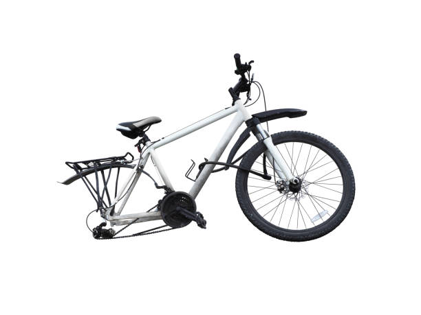 bici bianca rotta senza ruota isolata su sfondo bianco. bici a ruote. bicicletta da schianto - wheel cycling nobody outdoors foto e immagini stock