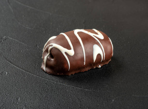 アイシング付きチョコチップクッキー - pressure treated ストックフォトと画像