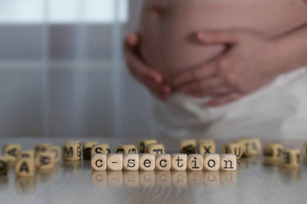 parola c-section composta da lettere in legno. - cesarean foto e immagini stock