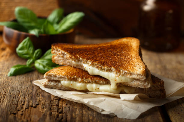 치즈 샌드위치 - bread brown cheese close up 뉴스 사진 이미지