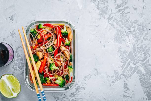 chicken teriyaki stir fry meal prep containers with broccoli, carrots, rice or soba noodles - teriyaki broccoli carrot chicken imagens e fotografias de stock